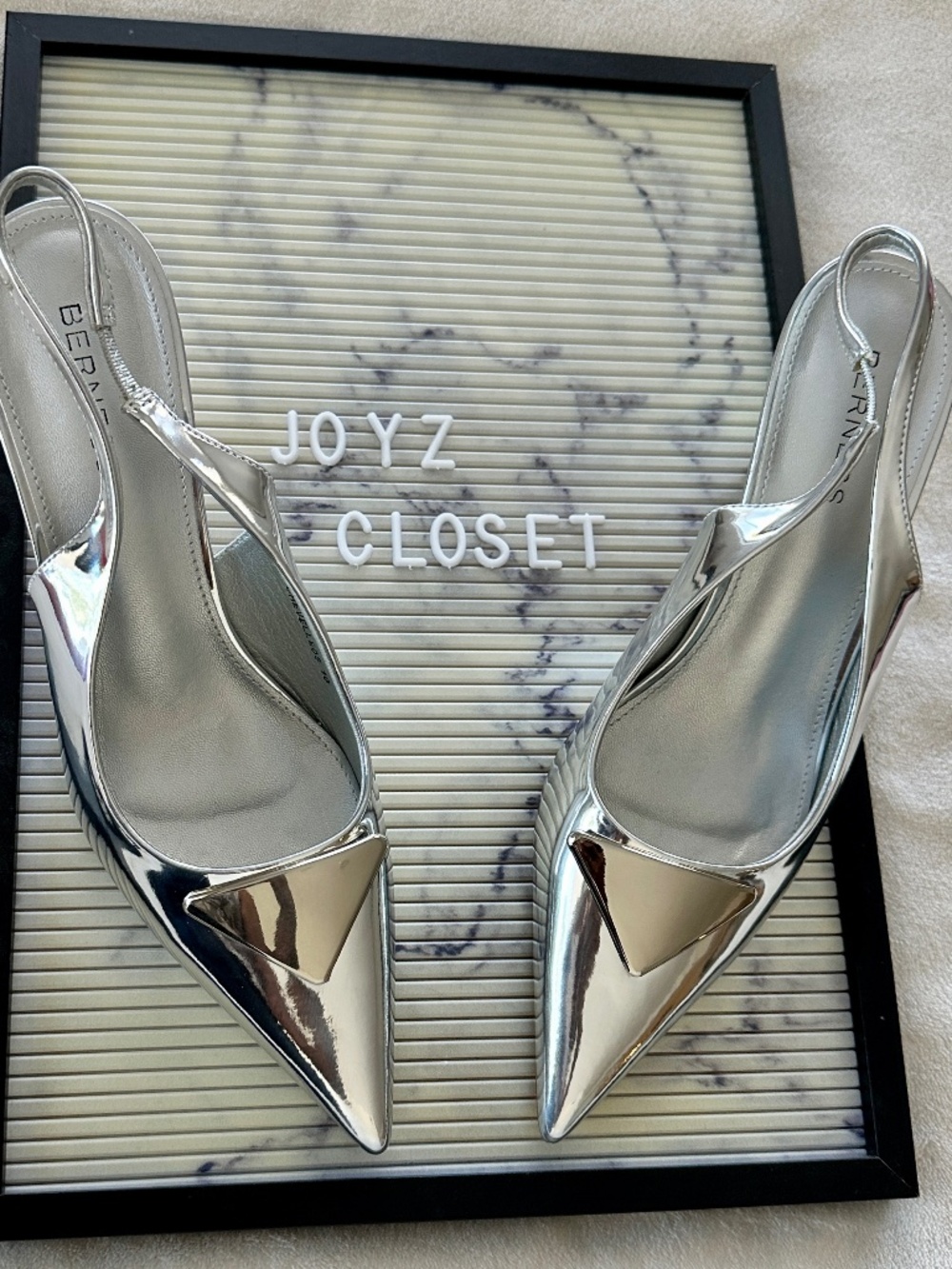 Berness Chevelle Silver Metallic Pointed Toe Slingback Heels Size 10